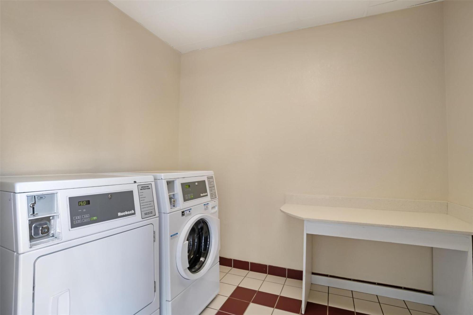 Best Western Inn&Suites Monroe Buitenkant foto