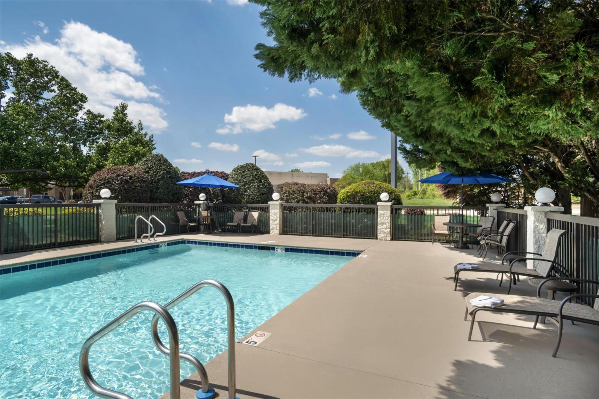 Best Western Inn&Suites Monroe Buitenkant foto