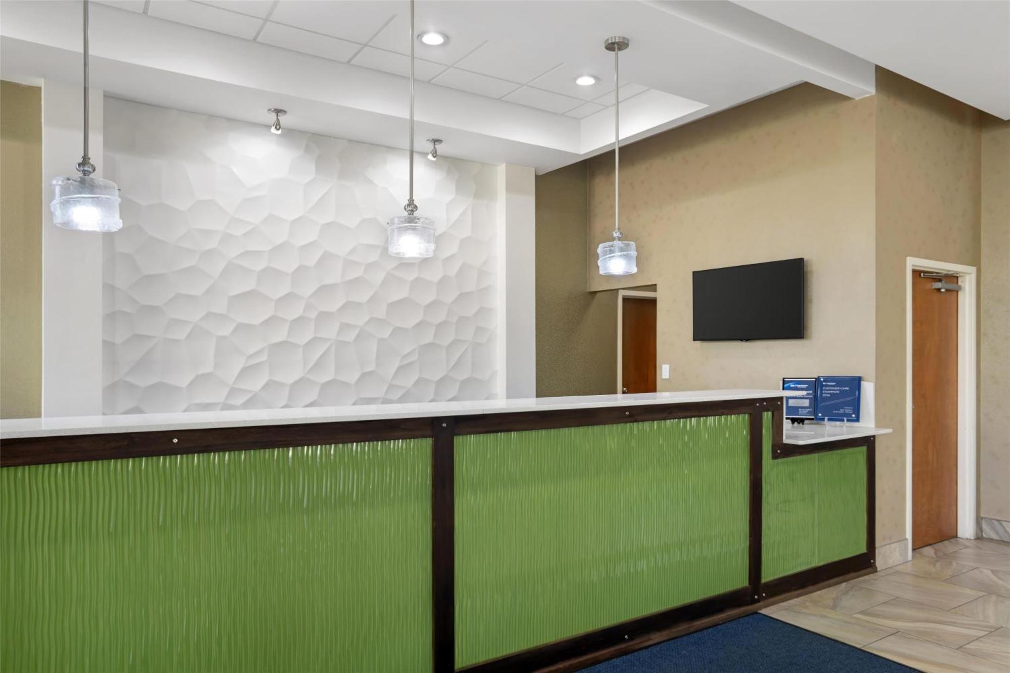 Best Western Inn&Suites Monroe Buitenkant foto