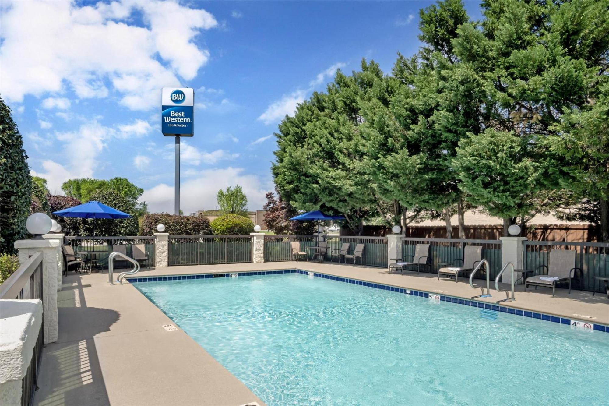 Best Western Inn&Suites Monroe Buitenkant foto