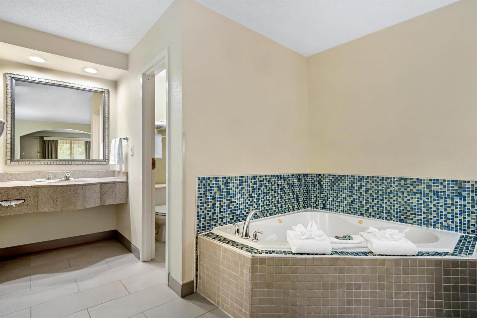 Best Western Inn&Suites Monroe Buitenkant foto