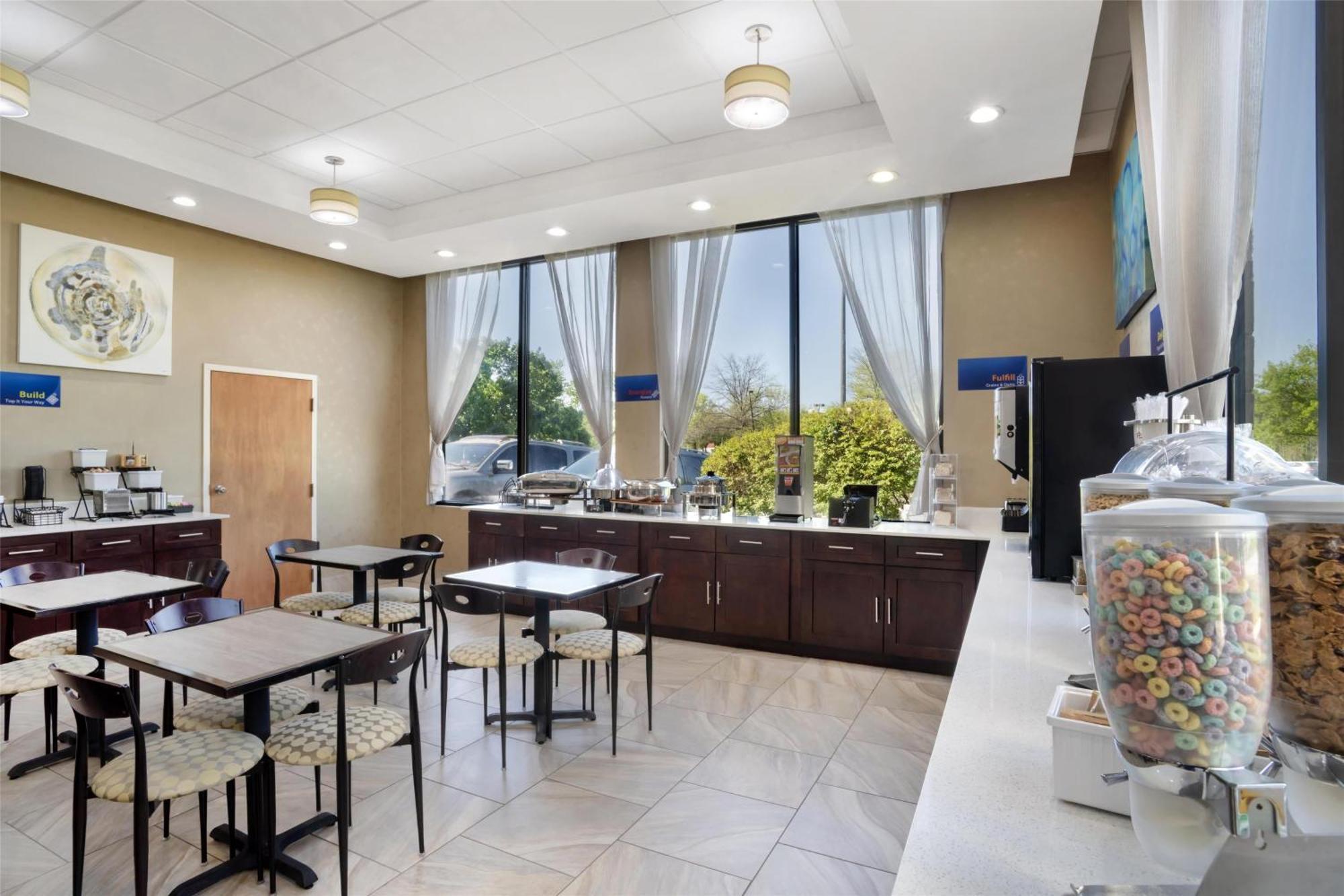 Best Western Inn&Suites Monroe Buitenkant foto