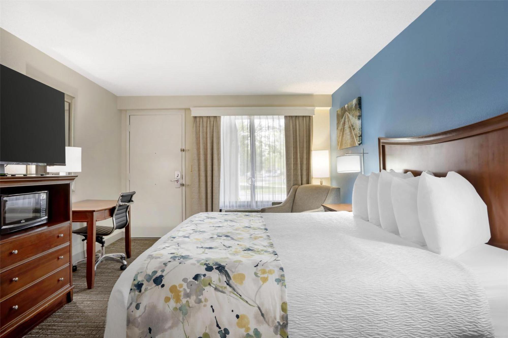 Best Western Inn&Suites Monroe Buitenkant foto
