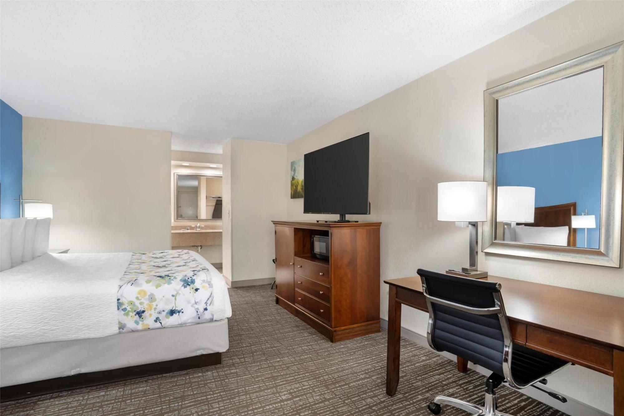 Best Western Inn&Suites Monroe Buitenkant foto