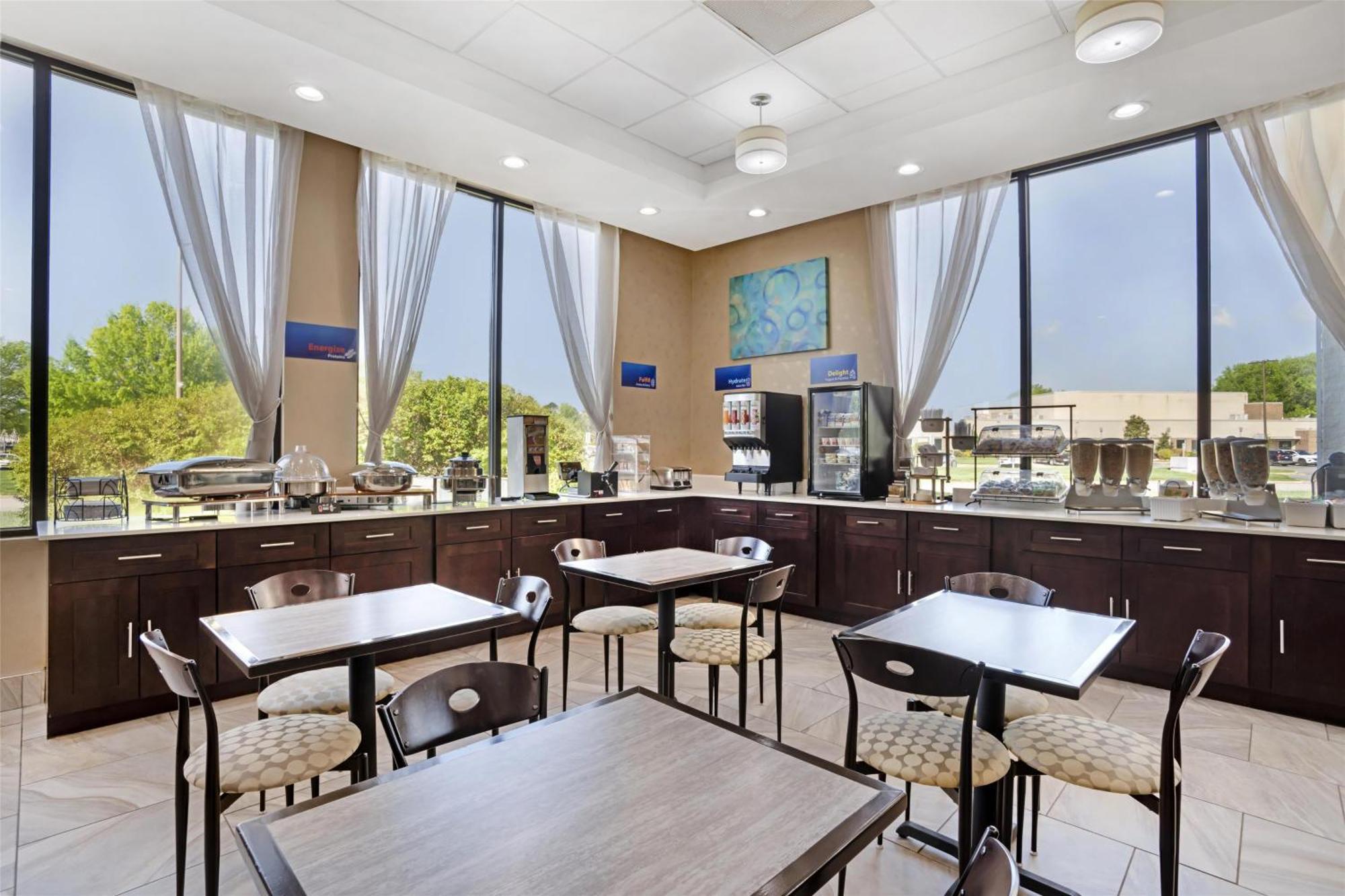 Best Western Inn&Suites Monroe Buitenkant foto
