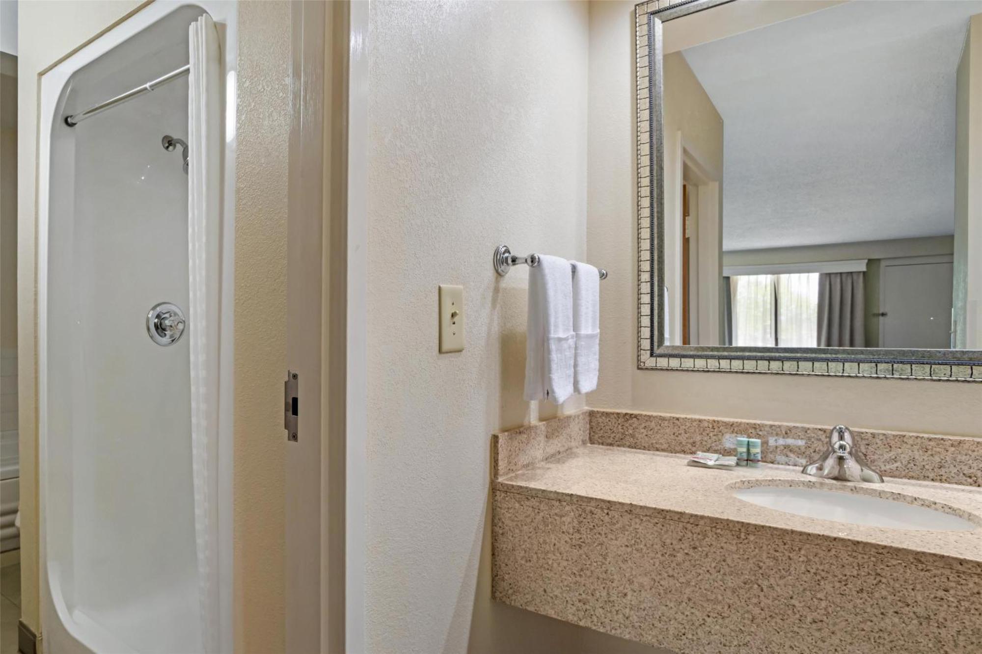 Best Western Inn&Suites Monroe Buitenkant foto