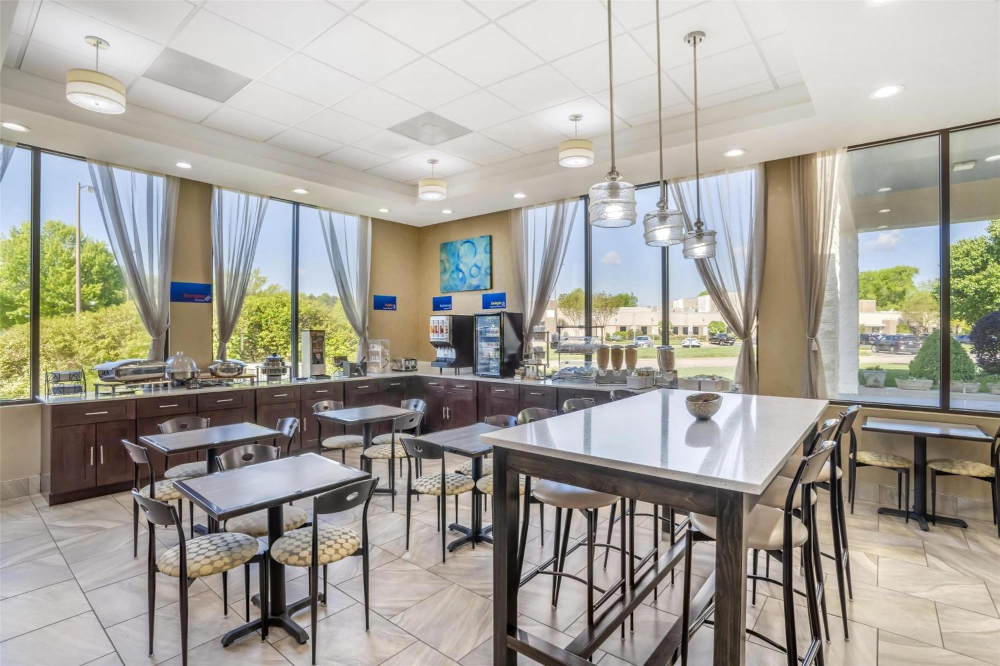 Best Western Inn&Suites Monroe Buitenkant foto
